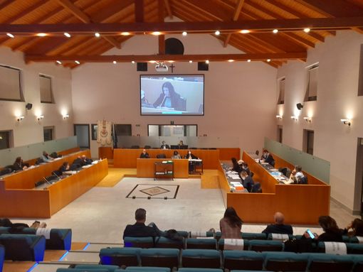 La sala conisiliare di Palazzo Broletto