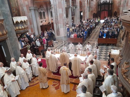 Durante la celebrazione della messa per San Giovanni, patrono di Busto, è risuonato più volte l'incoraggiamento &quot;Mai paura&quot;