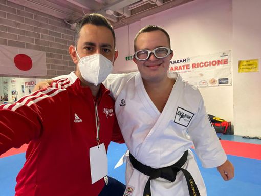 Giorgio Dominici. Nelle foto sotto, tutti i podi degli atleti Skorpion Karate al campionato nazionale Csen