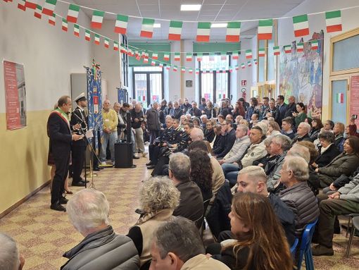 La celebrazione alle scuole Tommaseo, di poco più "anziane" della stazione Fs La celebrazione alle scuole Tommaseo, di poco più "anziane" della stazione Fs