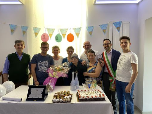 FOTO. Il secolo di Xhevrije, dall'Albania a Busto 25 anni fa: «Grazie» FOTO. Il secolo di Xhevrije, dall'Albania a Busto 25 anni fa: «Grazie»