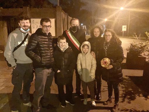 MOMENTI DEL CUORE. Il primo marzo don Giuseppe porta in salvo i bimbi ucraini: li accoglie il sindaco