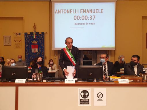 Il giuramento del sindaco Antonelli poi il discorso