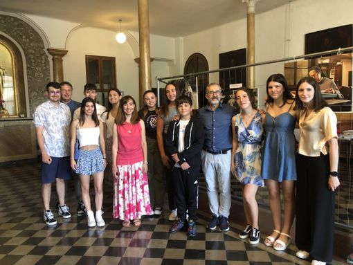 VIDEO E FOTO Il dietro alle quinte con il fotografo umanitario e gli studenti