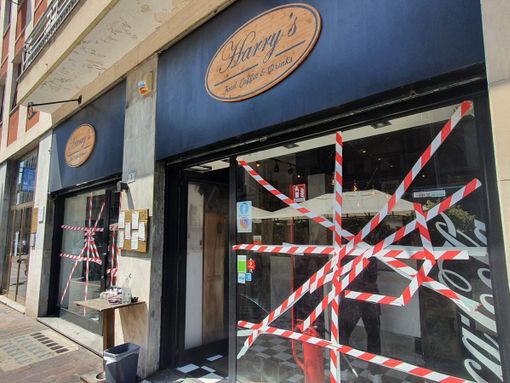 Bar “incerottato” ma riaperto dopo la rissa: «Abbiamo ricevuto tantissima solidarietà» Bar “incerottato” ma riaperto dopo la rissa: «Abbiamo ricevuto tantissima solidarietà»