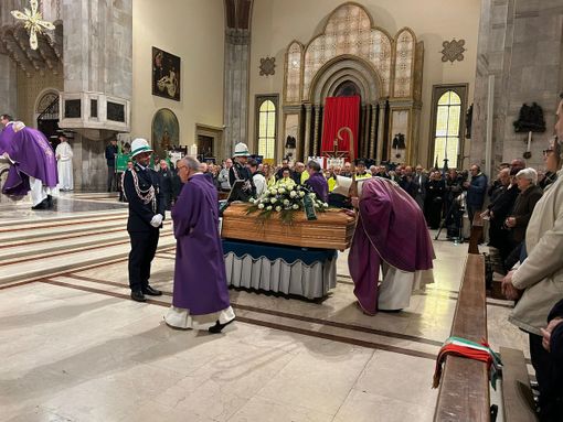 L'ultimo saluto al sindaco Mirella Cerini L'ultimo saluto al sindaco Mirella Cerini