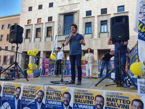 Matteo Bianchi ieri sul palco di Varese Matteo Bianchi ieri sul palco di Varese