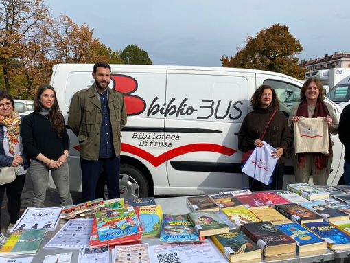 VIDEO. A Busto i libri mettono le ruote