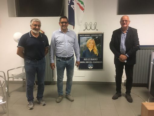 Da sinistra Blanco, Attolini e Spinelli nella sede di Fdi a Busto