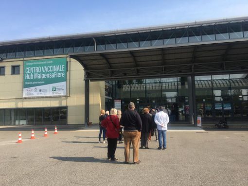 Il centro vaccinale di Malpensafiere a Busto