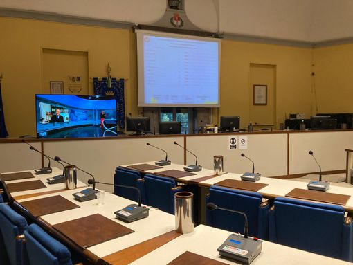 La sala consiliare aspetta i primi verdetti a Busto
