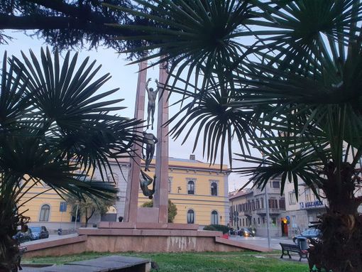 Il monumento, l'educazione e il senso di comunità oggi e ieri: «È il momento di dare a Busto iniziative di riflessione» Il monumento, l'educazione e il senso di comunità oggi e ieri: «È il momento di dare a Busto iniziative di riflessione»