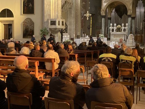 «Ciao papà, hai avuto tre vite e ci hai insegnato che bisogna sempre ascoltare chi non la pensa come te» «Ciao papà, hai avuto tre vite e ci hai insegnato che bisogna sempre ascoltare chi non la pensa come te»