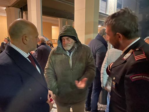 Immagini postate dal sindaco di Olgiate sulla bella serata con Capuozzo Immagini postate dal sindaco di Olgiate sulla bella serata con Capuozzo