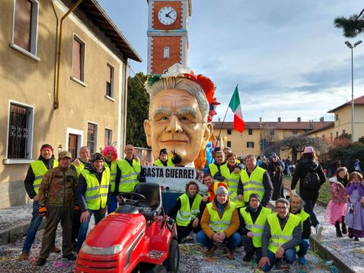 Il carnevale olgiatese riparte e dice “no” alla guerra Il carnevale olgiatese riparte e dice “no” alla guerra