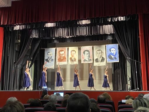 VIDEO. “La protesta che portò alla deportazione”: sul palco per non dimenticare