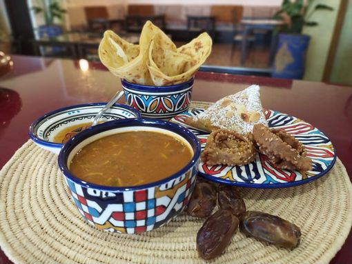Cena Iftar in piazza Morelli a Legnano Cena Iftar in piazza Morelli a Legnano