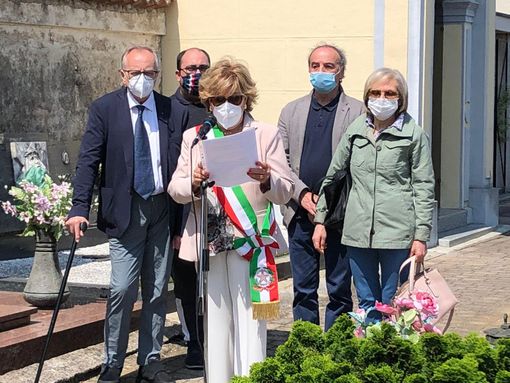 La cerimonia in memoria di Walter Tobagi con il sindaco Nuccia Berra La cerimonia in memoria di Walter Tobagi con il sindaco Nuccia Berra