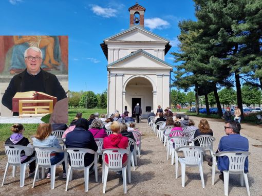 La messa alla chiesetta e don Claudio Caregnato - foto per cortesia di Agostino Di Francesco