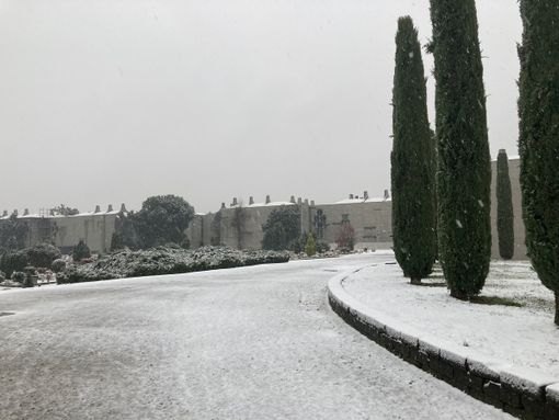 Nel match tra neve e pioggia a Busto, finora vince la seconda. FOTO