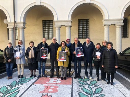 VIDEO E FOTO, ecco le Giöbie di Busto. Violenza alle donne, guerre e azioni cattive contro l’ambiente: i temi al rogo nel 2024