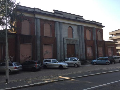 La palazzina ex Gil in via Milano. Sotto: Garbarino, Radice e Pavan fanno il punto dopo 8 mesi di governo della città
