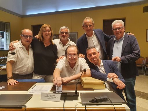 Farioli torna a Palazzo Gilardoni: l’abbraccio di tutta la politica di Busto Farioli torna a Palazzo Gilardoni: l’abbraccio di tutta la politica di Busto