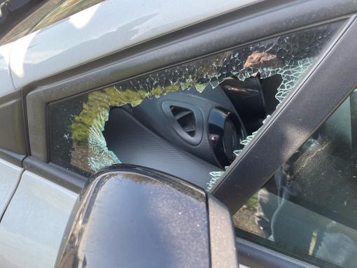 Finestrino rotto vicino all’ospedale oncologico, l’amarezza del consigliere Tallarida: «Spregiudicatezza senza limiti»