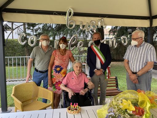 Festa per i 101 anni di Luigia Cappelletti alla Provvidenza Festa per i 101 anni di Luigia Cappelletti alla Provvidenza