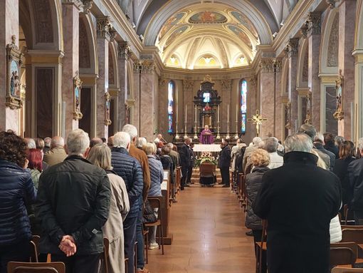 L'addio a Lodoletti di una commossa Marnate. «Grazie Mario per tutto quello che ci hai fatto vivere»