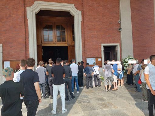 L'abbraccio immenso di Fagnano al suo Giorgio: «La tua vita è stata un dono» L'abbraccio immenso di Fagnano al suo Giorgio: «La tua vita è stata un dono»