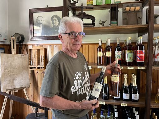 Un secolo di liquori fra tradizione e nuovi gusti. Ogni giorno in laboratorio come faceva nonno Leone