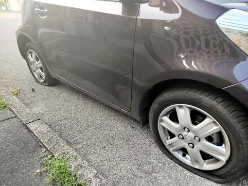 VIDEO. Castellanza, segretario del Pd trova le gomme a terra: «La mia auto già nel mirino» VIDEO. Castellanza, segretario del Pd trova le gomme a terra: «La mia auto già nel mirino»