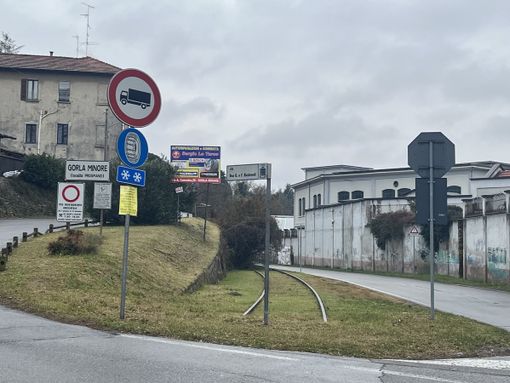 Lavori a Gorla Minore, chiusa la strada della Valle