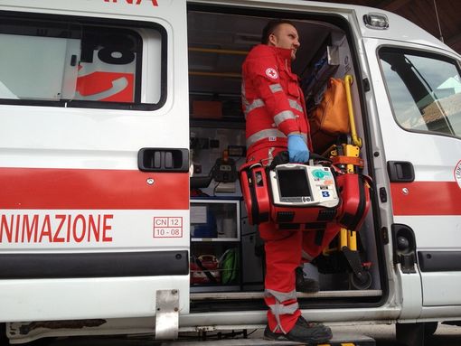 Incidente sul lavoro a Solbiate Olona, grave dopo una caduta da una scala