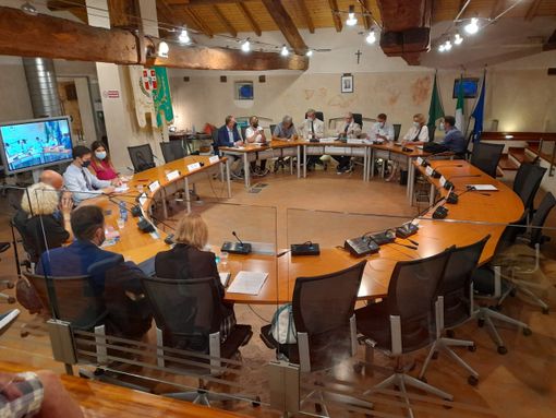 L'aula consiliare di villa Oliva