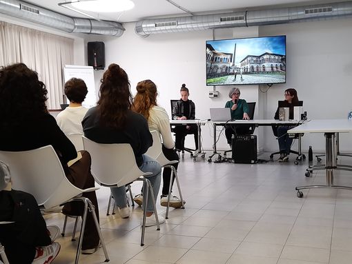 Alessandra Selmi risponde alle domande degli studenti Alessandra Selmi risponde alle domande degli studenti