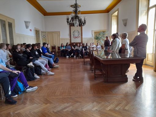 Gli studenti in sala Giunta Gli studenti in sala Giunta