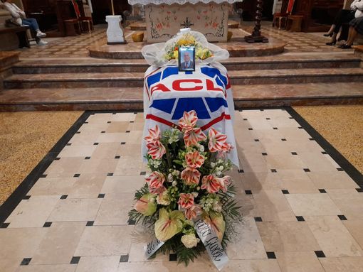 La bandiera delle Acli accompagna Dario Terreni nel suo ultimo viaggio
