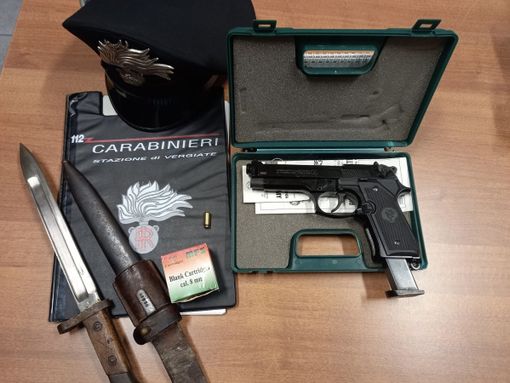 Spari dalla finestra dopo la lite di vicinato, a Vergiate arrivano i carabinieri Spari dalla finestra dopo la lite di vicinato, a Vergiate arrivano i carabinieri