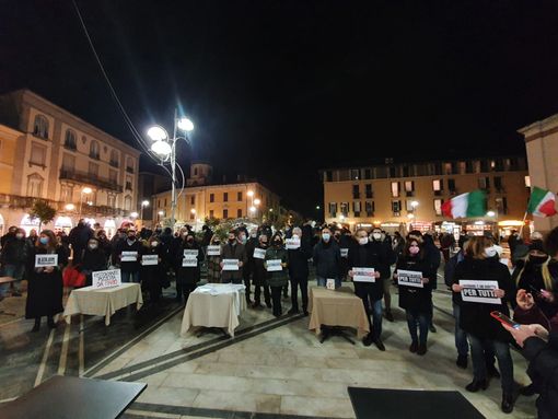 La manifestazione in piazza Santa Maria a Busto Arsizio