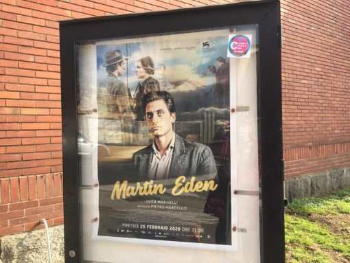 Il manifesto di "Martin Eden" che annunciava il film a Busto nel febbraio 2020 Il manifesto di "Martin Eden" che annunciava il film a Busto nel febbraio 2020