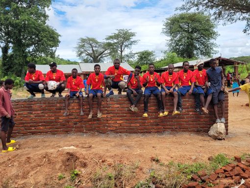 I ragazzi con le divise donate dall'Antoniana I ragazzi con le divise donate dall'Antoniana