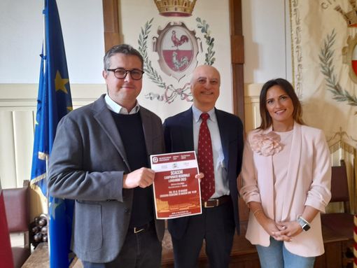 Il presidente Collaro, al centro, con il sindaco Cassani e l'assessore Mazzetti