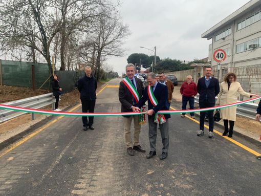 Il taglio del nastro in via Madonna in Campagna Il taglio del nastro in via Madonna in Campagna