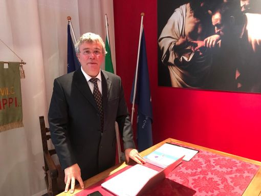 Il rettore Giovanni Baggio nel suo studio al De Filippi Il rettore Giovanni Baggio nel suo studio al De Filippi