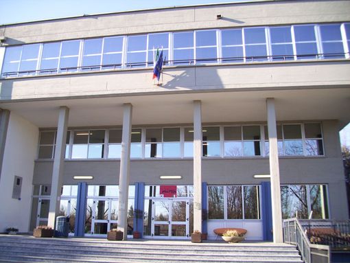 Studenti con piumini e guanti all'Ite Tosi, genitori preoccupati. La dirigente: «Non toccate i radiatori»