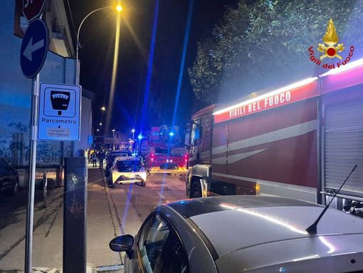 Varese, fiamme e fumo in via Adamoli: quattordici famiglie evacuate Varese, fiamme e fumo in via Adamoli: quattordici famiglie evacuate