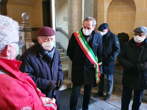 Busto omaggia le vittime dell’Olocausto. La toccante testimonianza del deportato Vincenzo Aquilina Busto omaggia le vittime dell’Olocausto. La toccante testimonianza del deportato Vincenzo Aquilina