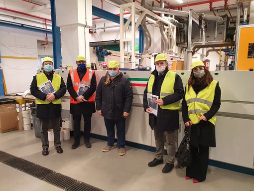 La Tekni Plex Gallazzi rinasce dalle fiamme. L’azienda riparte a meno di un anno dall’incendio La Tekni Plex Gallazzi rinasce dalle fiamme. L’azienda riparte a meno di un anno dall’incendio